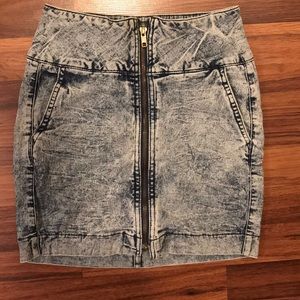 High rise acid wash jean skirt with zipper front